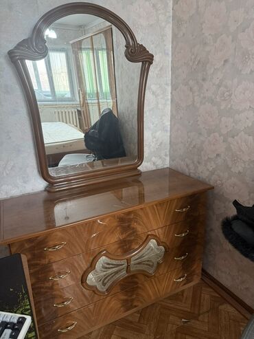 Спальные гарнитуры: Спальный гарнитур, Б/у, Двуспальная кровать, Шкаф, Комод, Италия, цвет - Коричневый — 4