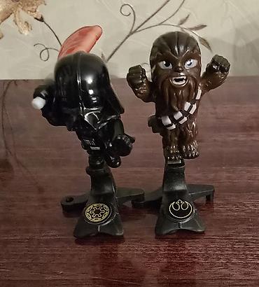 kinder stranger things will: Kinder star wars setiyasından olan fiqurlar darth vader və chubaka — 1