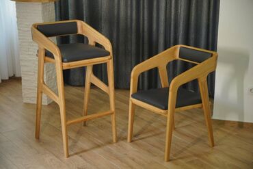 stol i stolice: Ove elegantne stolice jedinstvenog dizajna izrađene su od punog drveta