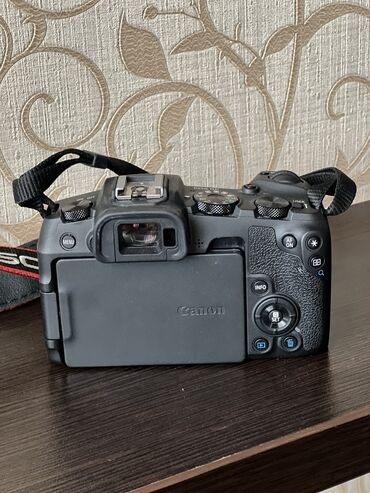 canon 1300d: Продается без зеркальный фотоаппарат Canon RP! В отличном состоянии!