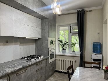 сколько стоит трехкомнатная квартира в бишкеке: 3 комнаты, 80 м², Индивидуалка, 2 этаж, Евроремонт