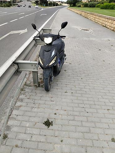 Şəhər içi gündəlik istifadə üçün praktik skuter/moped. Xüsusiyyətlər