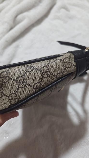 Nova torbica, nekorišćena i odmah dostupna. 👜✨ Moderan i praktičan
