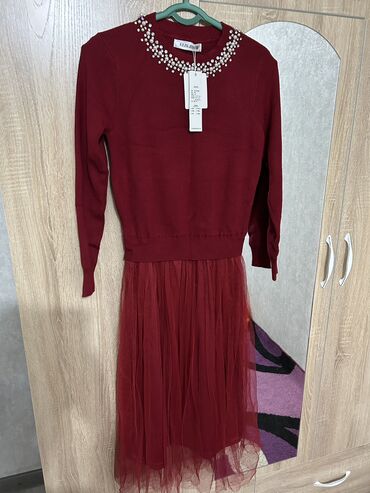 классическое платье: Вечернее платье, Классическое, Длинная модель, С рукавами, Камни, S (EU 36)