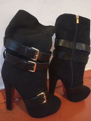 женские черные замшевые туфли: Туфли 38, цвет - Черный