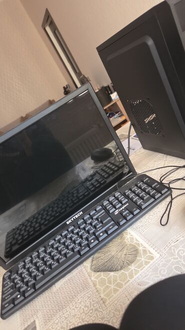 Masaüstü kompüterlər və iş stansiyaları: Komputer seti – masaüstü sistem bloku, 19" monitor və klaviatura/siçan — 6