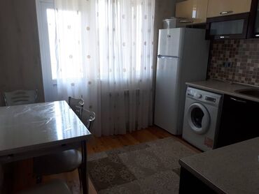 Uzunmüddətli kirayə mənzillər: Razin Akordda 20 mertebeli binanın 13-cü mərtəbəsində yerləşən ümumi — 10