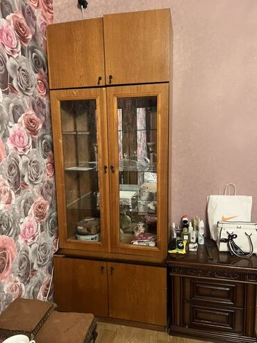 Dolablar: Açılan, 6 qapı Düz dolab, Stenka