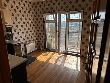 Köhnə tikili: Mənzilin təsviri Mənzil satılır Yeni günəşlidə D massivində yerləsən — 21