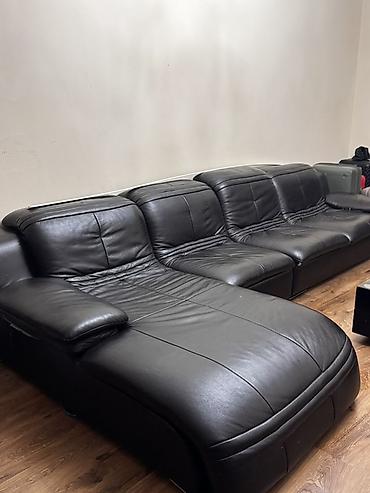 sofa: Продаю в связи с переездом мебель для гостиной ( Угловой кожаный диван — 1