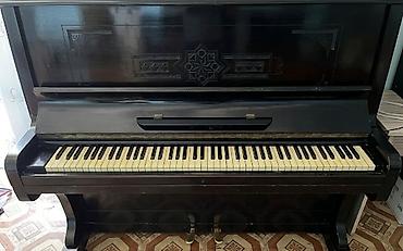 royal: Pianino – klassik dizayn, qara rəngli korpus və dekorativ oyma ön — 1