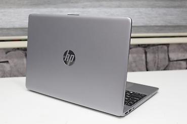 HP: HP noutbuk – zərif gümüşü korpus, tam klaviatura və geniş toxunma — 4