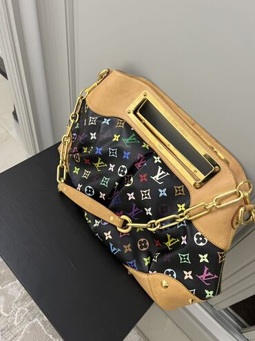 сумка шанел: Louis Vuitton оригинал, состояние хорошая