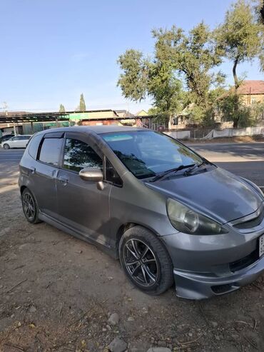 Honda: Honda Fit: 2006 г., 1.3 л, Вариатор, Бензин