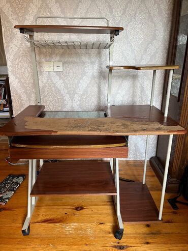 стол из блока цилиндров: Komputer stolu. İşlənmiş. Fikri ciddi olana endirim olacaq