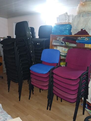 firlanan stullar: Ofis oturacaqları ukrayna istehsalıdır.1-i 24 azn