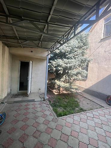 Продажа коттеджей и домов: 🚨 СРОЧНО ПРОДАЕТСЯ ДОМ 🚨 🏡 Дом из 5 комнат 📍 Район: Кызыл-Аскер 📐 — 18