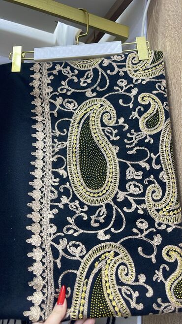 Paltar tikişi: Klassik şal – kaşmir tərkibli, payız-qış üçün isti və yumşaq.qiymet 50 — 1