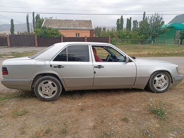 Mercedes-Benz: Mercedes-Benz 220: 1993 г., 2.2 л, Механика, Бензин, Седан
