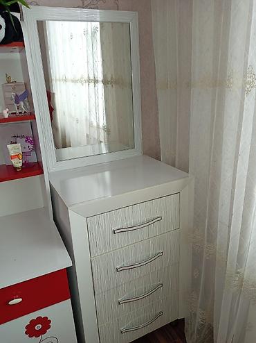 usaq mebel desti: Ağ rəngli uşaq/yeniyetmə otağı üçün mebel dəsti Tərkibi: - 3 qapılı — 1