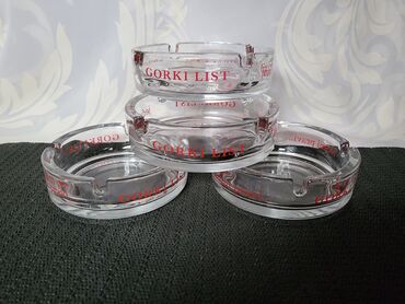 Čaše: Pepeljare 1 nove gorki list. Nove pepeljare pakovanje po dve. Cena za — 3