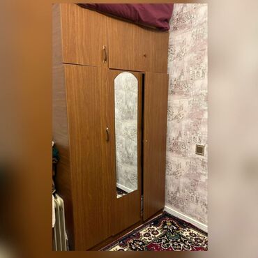 Divanlar: İşlənmiş, Açılan, 3 qapılı Düz dolab, Dolab-asılqan