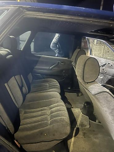 pass: Volkswagen Passat: 1991 г., 1.8 л, Седан — 5