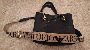 Çiyin çantası, Emporio Armani, İşlənmiş