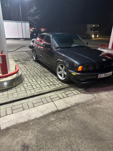 капот 34: BMW 525: 1993 г., 2.9 л, Механика, Бензин, Седан