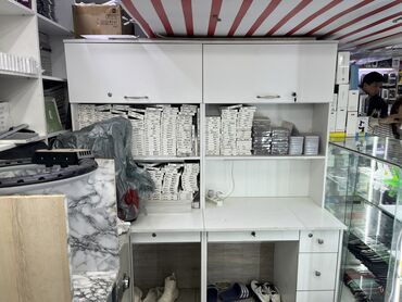 шкаф пенал с полками: Комплект офисной мебели, Шкаф, Полка, цвет - Белый, Б/у
