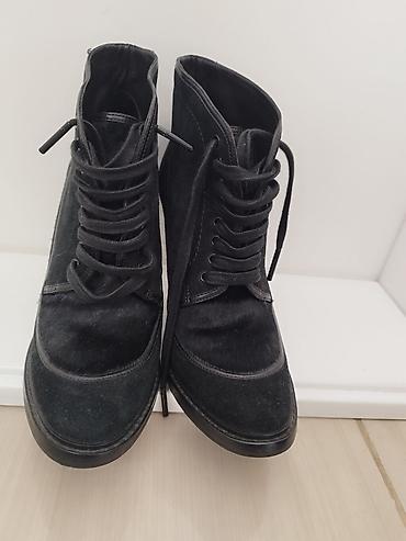 graceland gleznjace: Ženske čizmice na štiklu Burberry. Kupljene za priliku i 2x obuvene — 2