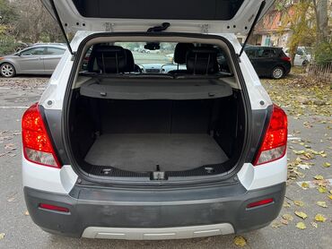 Chevrolet: Chevrolet Trax LT (AWD) – kompakt krossover - Mühərrik: ECOTEC benzin — 12