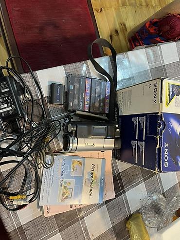 kaset calar: Sony Handycam Digital8 videokamera Xüsusiyyətlər: - Digital8 kasseta — 9