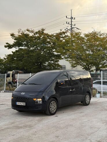 Hyundai: Hyundai Staria: 2022 г., 2.2 л, Типтроник, Дизель, Минивэн — 1