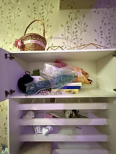Digər mebel: Cəmi 6 polkadır. Hər biri 1.80 m dır. Plusda şkaf. Cəmi halında 170 — 3