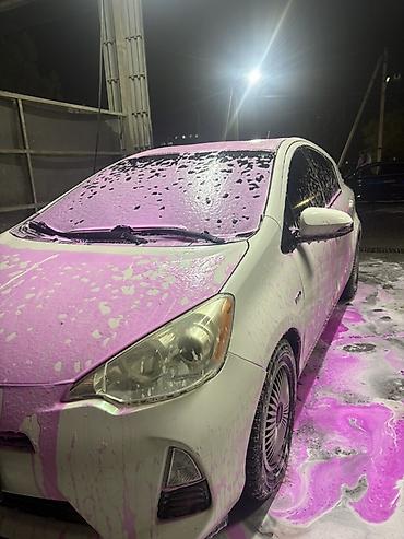 Toyota Prius C: 2012 г., 1.5 л, Автомат, Гибрид, Хэтчбэк