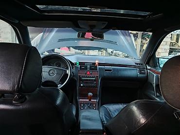 Mercedes-Benz: Mercedes-Benz E-Class: 3.2 l | Sedan — 3