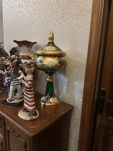 qara gül: Bir vaza — 1