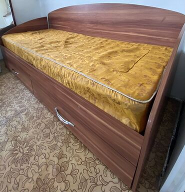 кровать двуспальная с выдвижными ящиками: Кровать-тахта с матрасом и выдвижными ящиками - Тип: односпальная