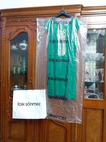Ziyafət donları: "FAİQ SÖNMƏZ" mağazasından 100 Azn-ə alınıb. Hazırda 27 AZN-ə