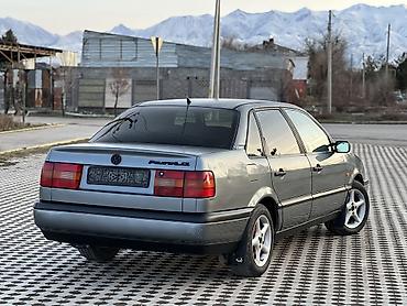 Volkswagen: Volkswagen Passat: 1994 г., 1.8 л, Механика, Газ, Седан — 2