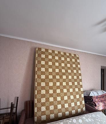 single bed mattress: Спальный матрас, Б/у, Двуспальный, Кыргызстан, Пружинный, Другой бренд, Матрасы средней жесткости, Самовывоз — 1
