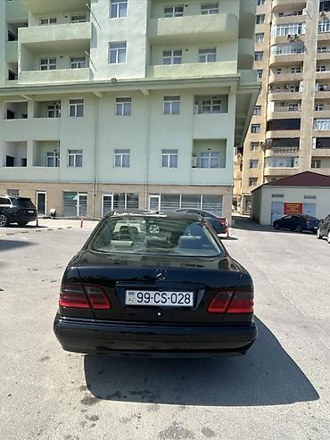 audi 80 1.8: Mercedes-Benz E-Class: 2.2 l | 2001 il Sedan — 3