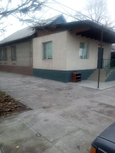 Продажа коттеджей и домов: Дом с участком 6 соток. кирпичный, Баня навес. двор на 3-4 машины — 2