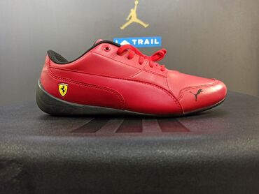 кроссовки для девочек: Оригинальные кроссовки Puma Ferrari 
размеры 40 и 42.5
на осень 👍