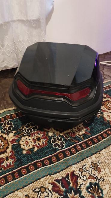 pulsuz ehtiyacı olan: Moped/Motosiklet üçün arxa baqaj qutusu və Kask yerləşir endirim — 1
