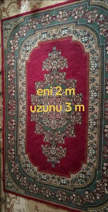 Məişət məhsulları: Qırmızı əsaslı, klassik naxışlı xalça. - Ölçü: eni 2 m, uzunluğu 3 m