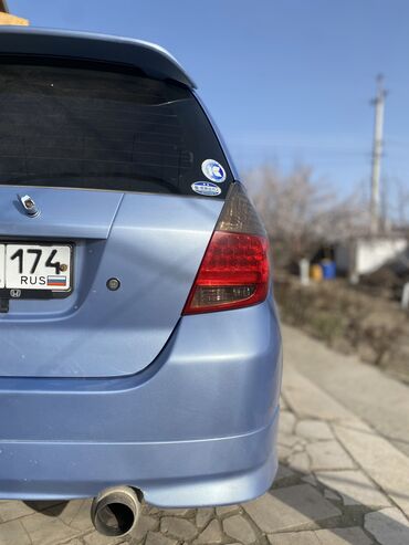 Honda: Honda Fit: 2002 г., 1.3 л, Вариатор, Бензиновая, Хэтчбэк — 3