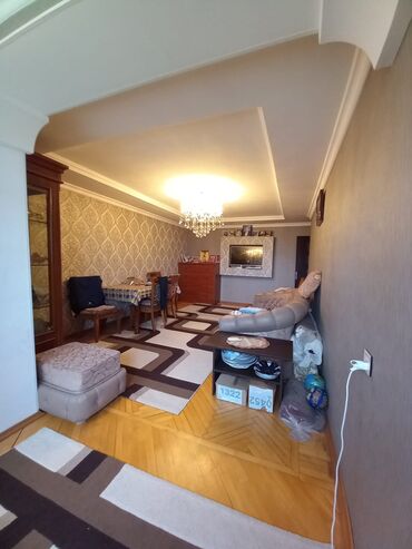 Bakı, 1-ci mikrorayon, 3 otaqlı, Köhnə tikili, m. 20 Yanvar, 68 kv. m