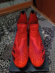 зальник для футбола: Продается бутсы футбольные, размер 38 Описание: - Футбольные бутсы